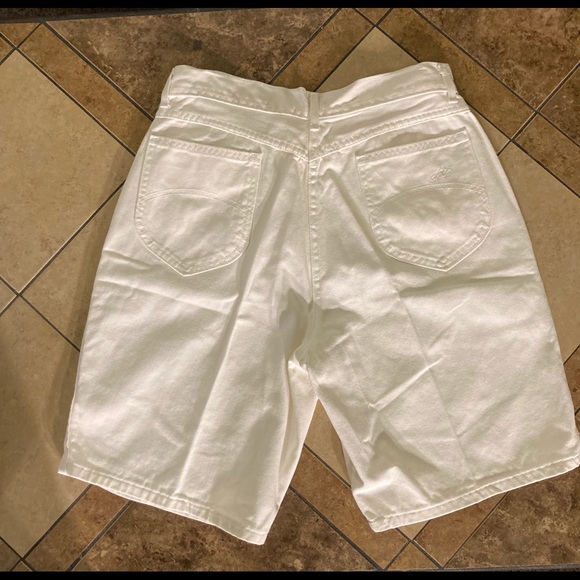 Vintage Chic jean shorts - Picture 7 of 14